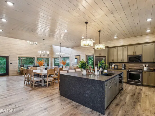 2525 Angelos Mountain Way, Sevierville, TN 37862