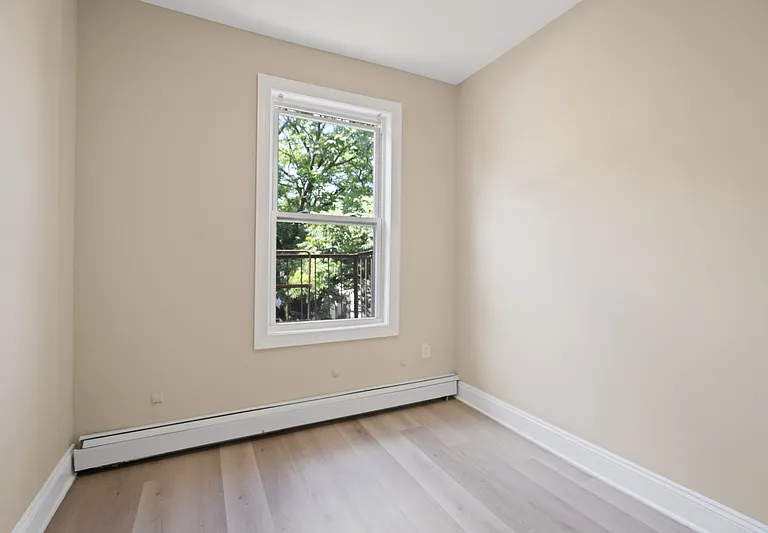 144 Inslee Pl #3R — Photo 4