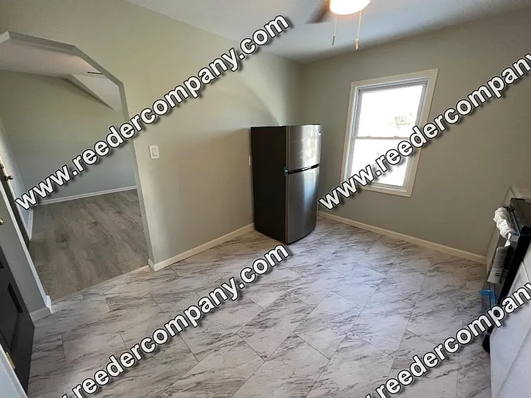 44 Warren Street — Photo 6