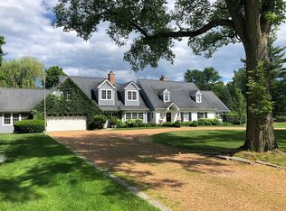 155 Dickens Rd, Northfield, IL 60093