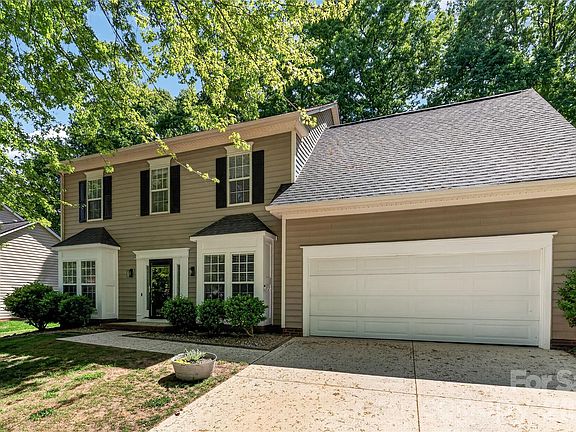 4th image of 134 Meadow Pond Ln