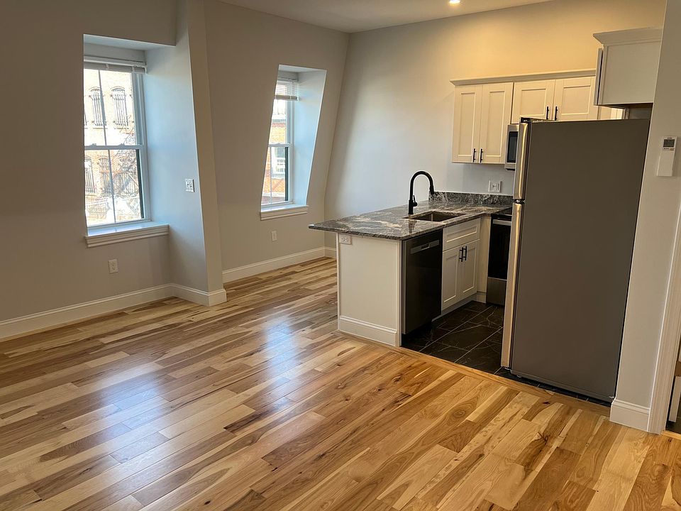 20 Alfred St Biddeford ME Zillow