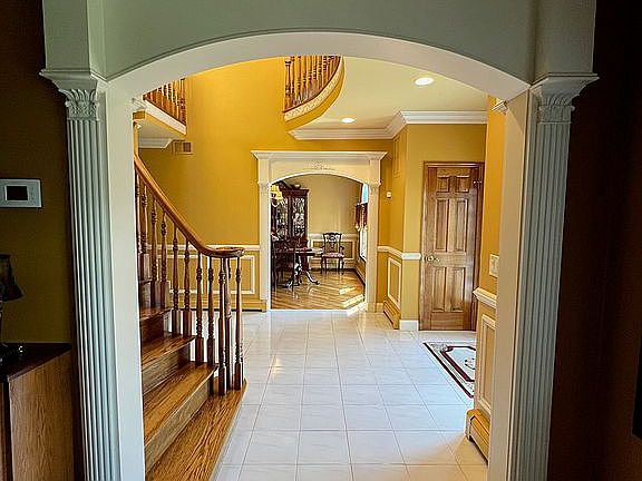 5th image of 11 Sylvan Ct