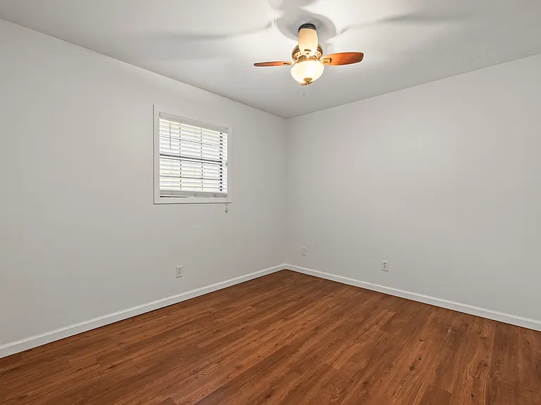506 Greenbay Ave — Photo 21
