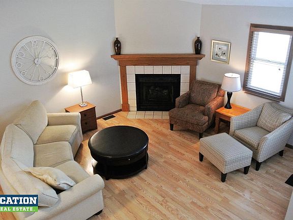 3rd image of 3140 Laramie Cir