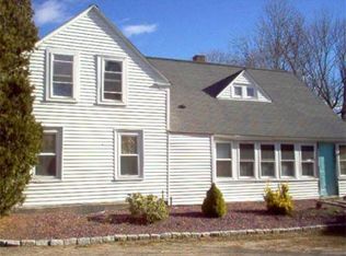 379 Hartford Ave E, Uxbridge, MA 01569