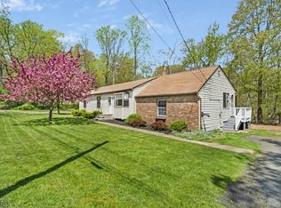 9 Dale Trl, Hopatcong, NJ 07843
