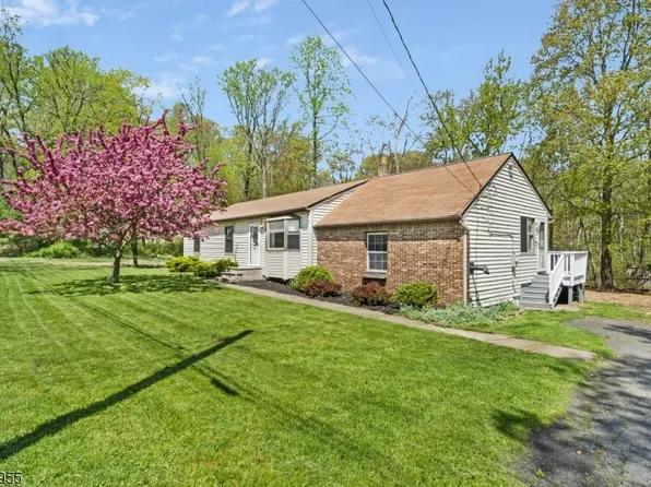 9 Dale Trl, Hopatcong Boro, NJ 07843