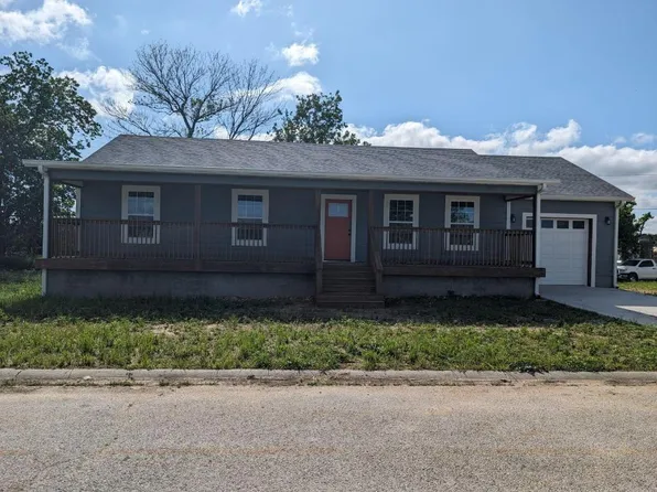 300 Forest Ave, Green Forest, AR 72638