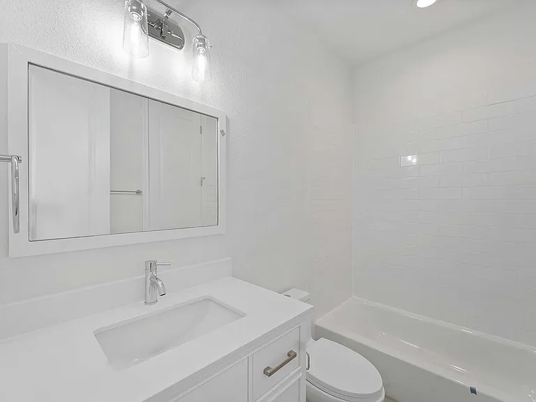 102 E 44th St #C — Photo 26