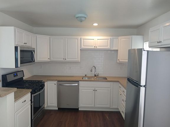 3rd image of 912 Missouri St