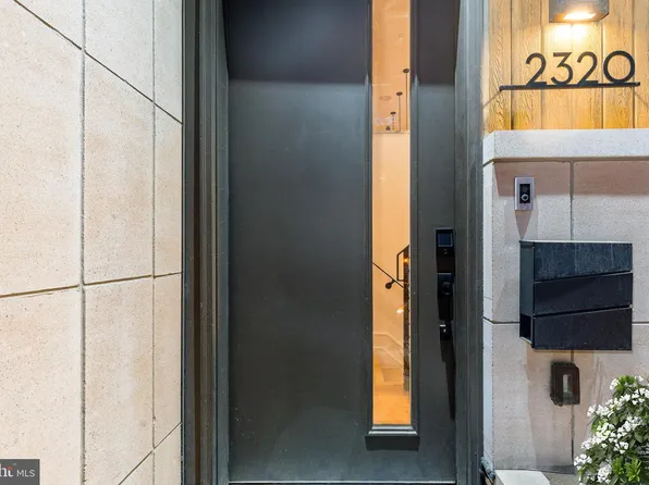 2320 Sansom St, Philadelphia, PA 19103