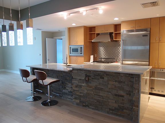 5th image of 1120 E Kennedy Blvd Unit 610