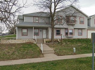 1114 Peace St #A, Pella, IA 50219