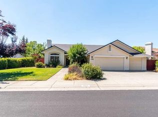 11923 Brooke Crest Dr, Auburn, CA 95602