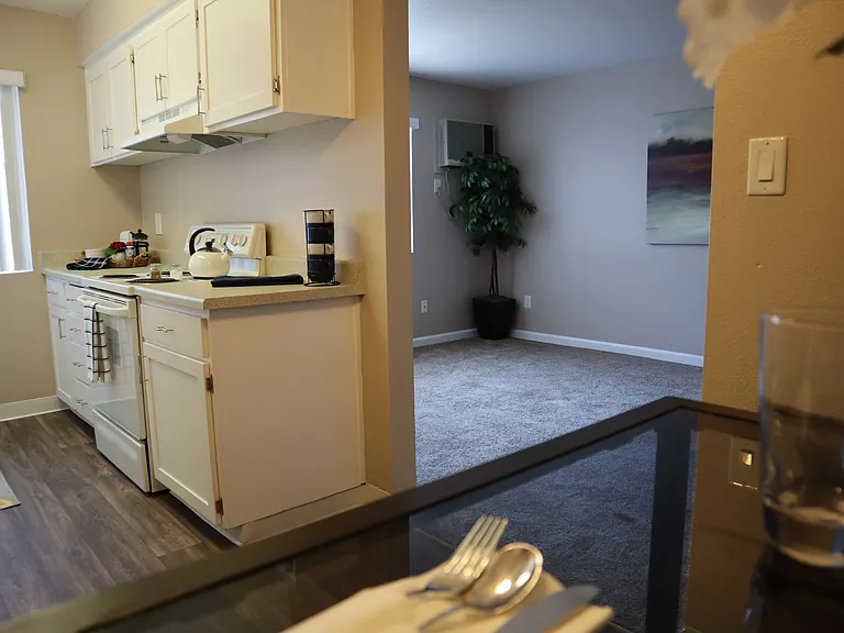 Greenbriar Villa Apartments — Photo 15