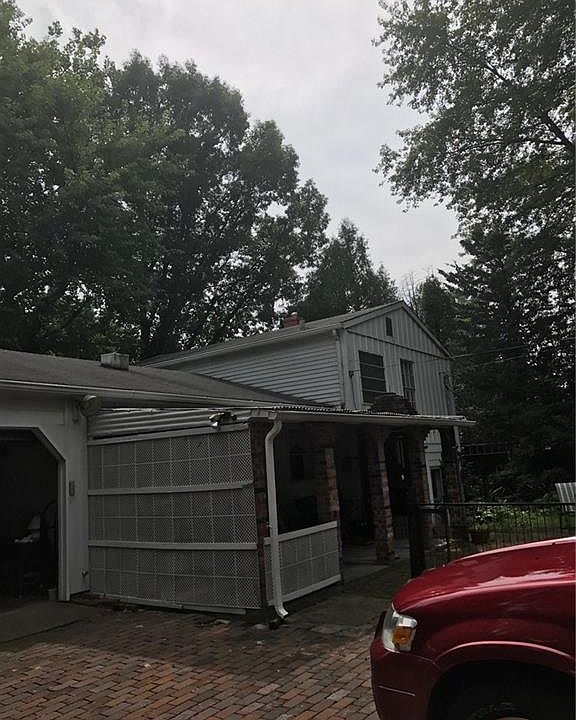 2nd image of 216 W Elbert St