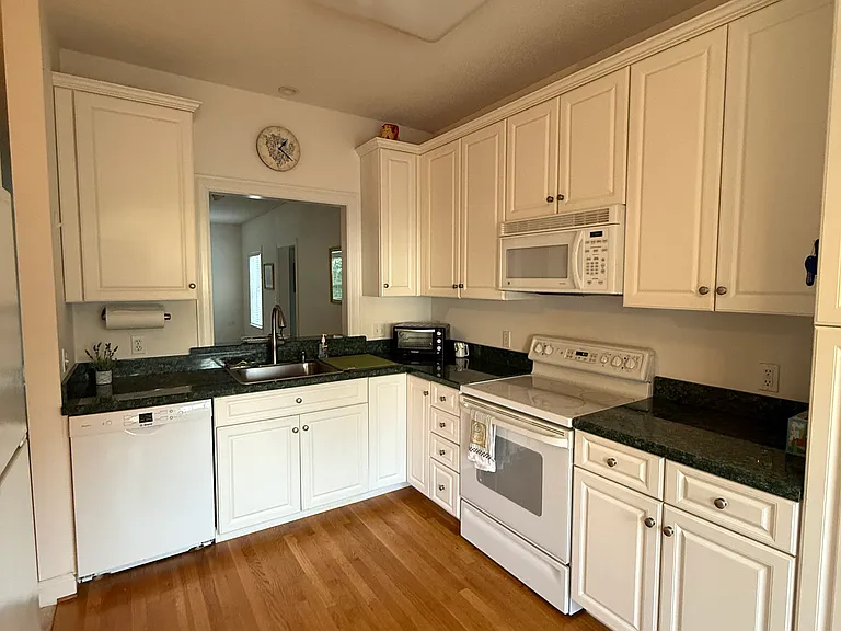 9 Clover Ln — Photo 4