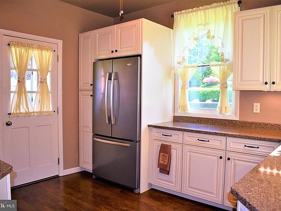 5th image of 1028 Olive St