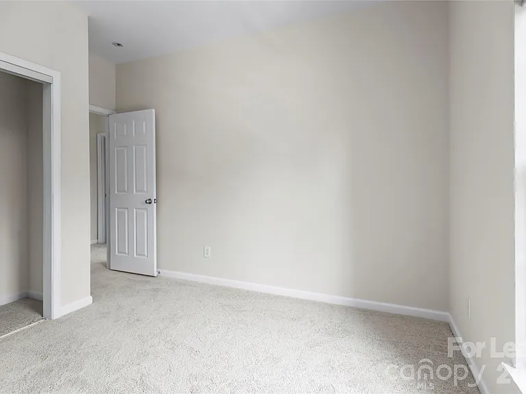 417 Armour St — Photo 32