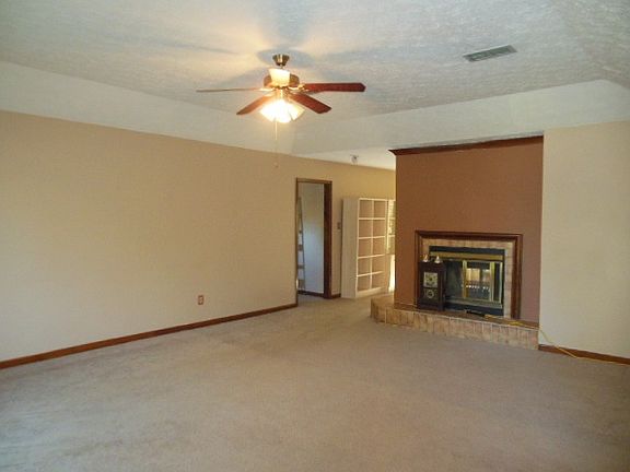 4th image of 1205 Kingston Green Dr