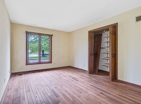 5th image of 2930 Cambridge Ln
