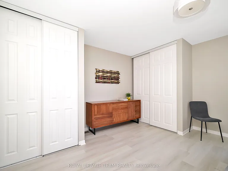 53 Thornbury Cres — Photo 21
