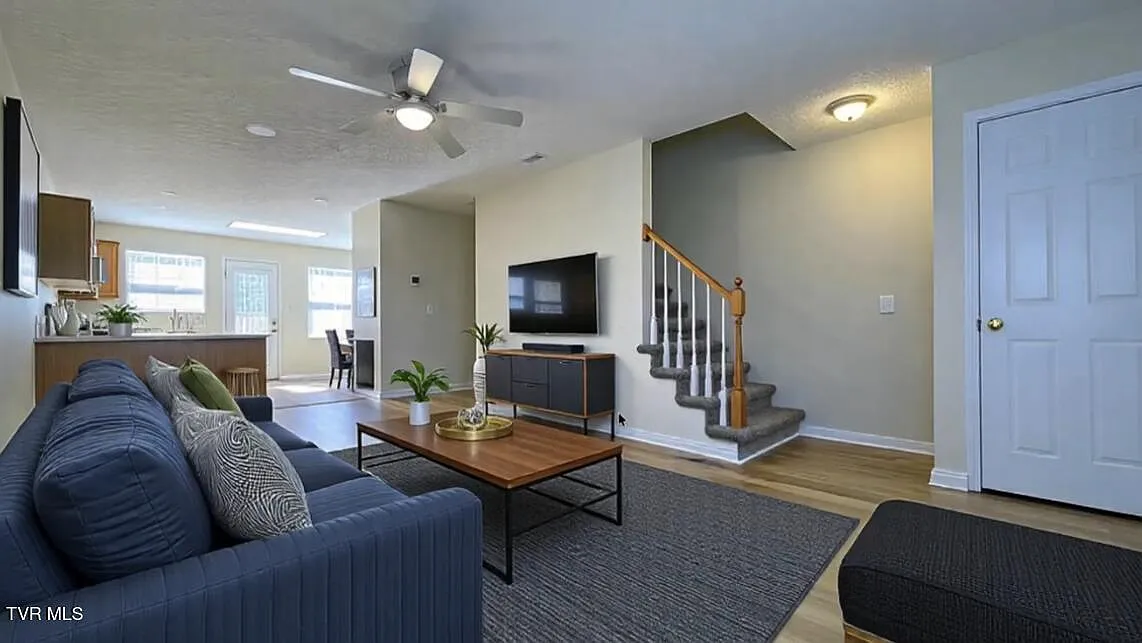Building Photo - 801 Magnolia Ext #5