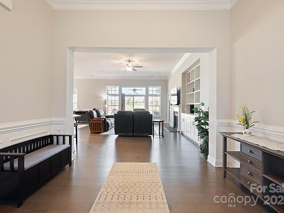 4th image of 125 Margo Ln