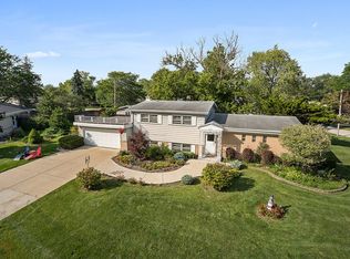 3231 Greenbriar Dr, Glenview, IL