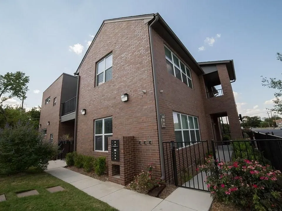 College Ave Apartments