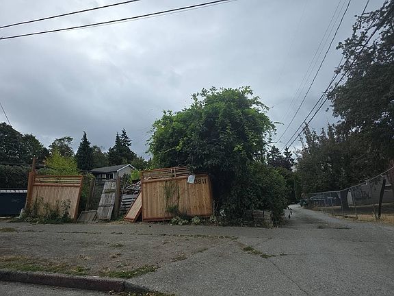 2nd image of 3811 SW Dawson St