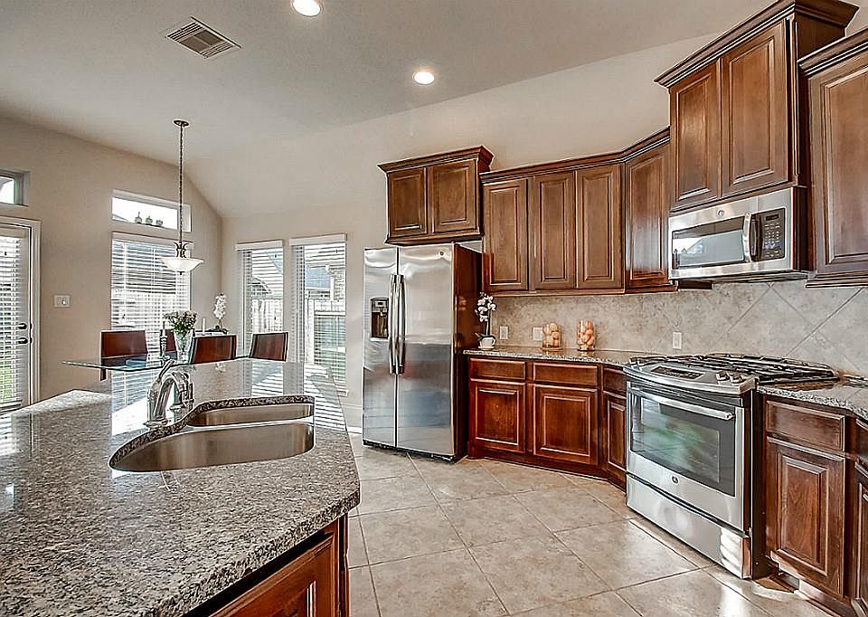 1st image of 1823 Majestic Falls Ln