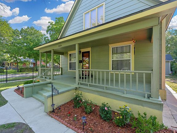 3rd image of 1856 N Park Pl