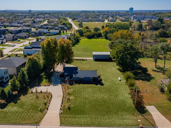 8580 Ashworth Rd, West Des Moines, IA 50266