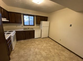 832 Flats - 322 N 6th Ave, Minden, NE 68959