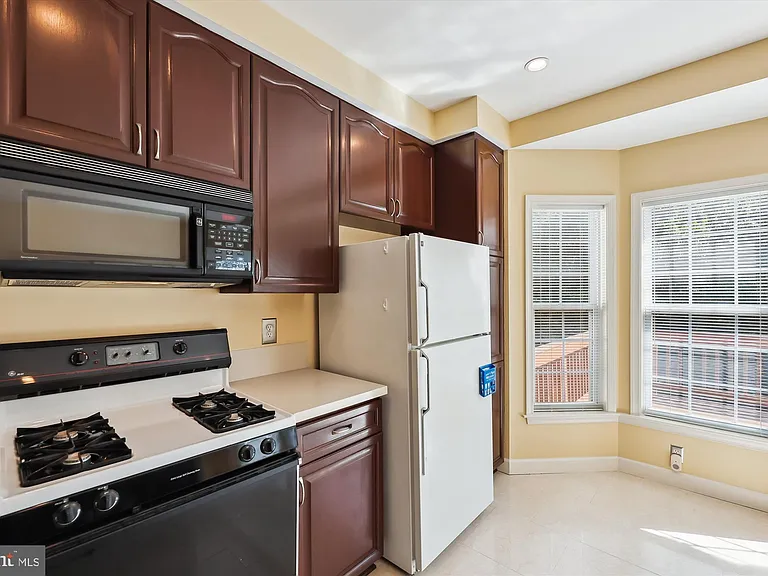 7445 Gillingham Row — Photo 10