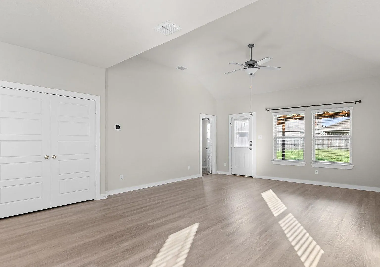 4 bedrooms, 2.5 bathrooms in Winding Brook community — Photo 4
