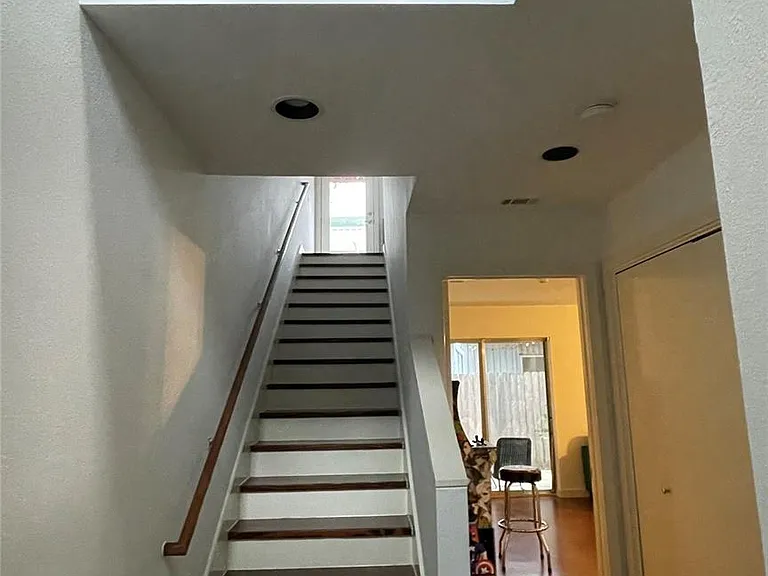 2918 Commerce St — Photo 17