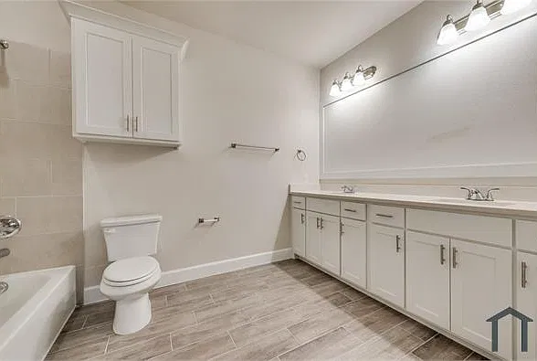 5 bed, 3100 sqft, $2,700 — Photo 4