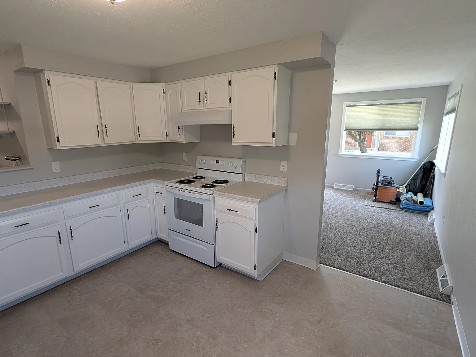 3 bed, 923 sqft, $2,100 — Photo 4