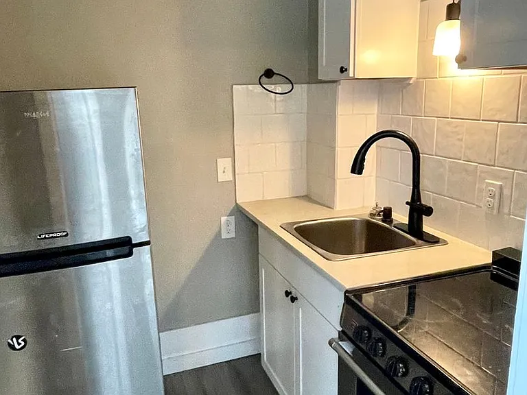 327 N 4th St #3 — Photo 11