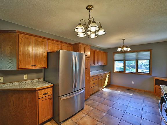 3rd image of 505 Blue Jay Ct