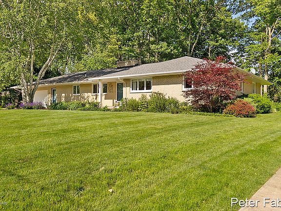 2nd image of 386 Pebble Beach Dr SE