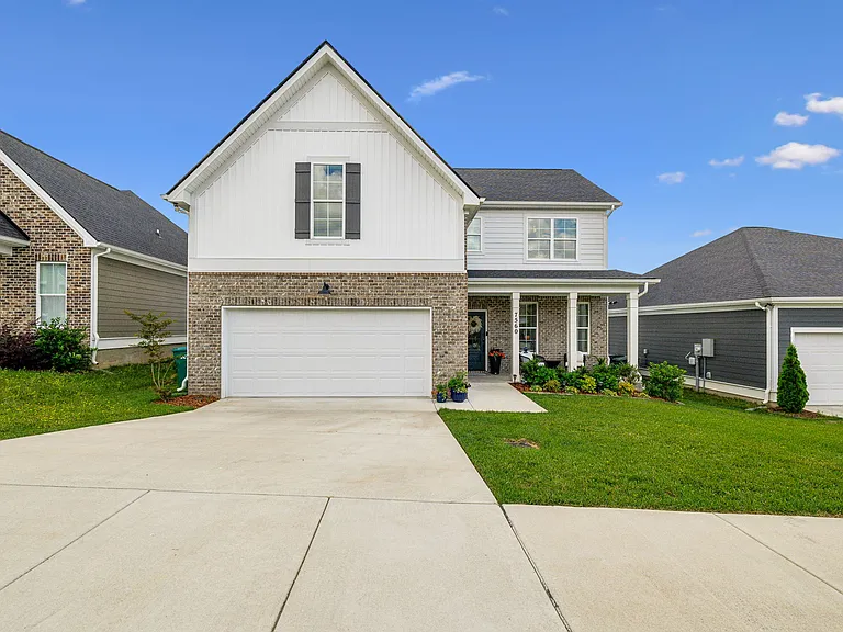 7560 Maggie Dr — Photo 2
