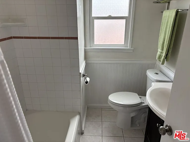 840 Rose Ave — Photo 6