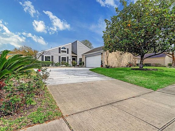 3rd image of 2235 Round Lake Dr
