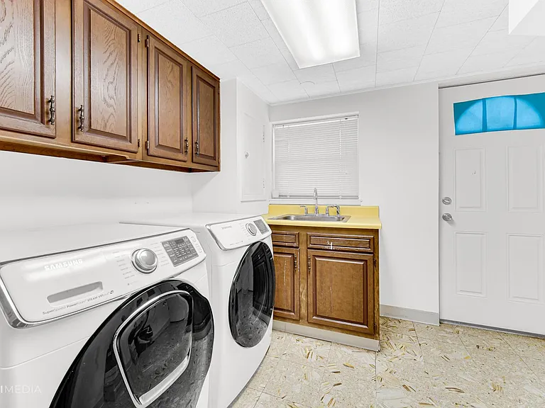 319 Park Dr — Photo 18