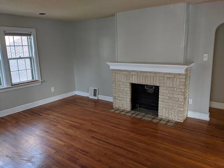 624 S Broadview St — Photo 2