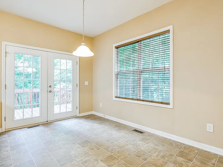 136 Roan Dr — Photo 5